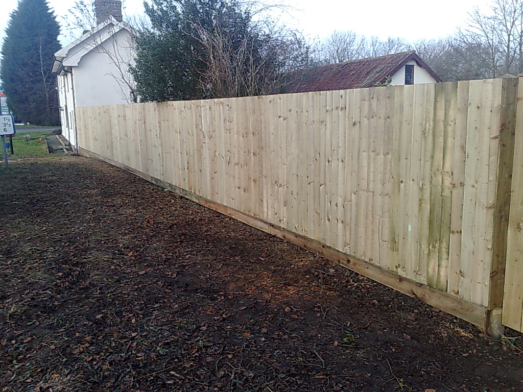 New close-board timber boundary fence